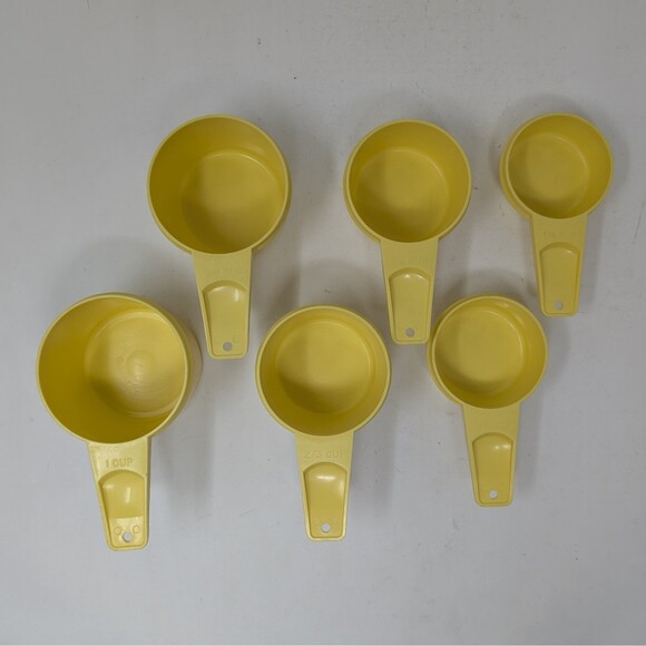Vintage Tupperware Measuring Cups Set of 6 Harvest Yellow 1/4 1/3 1/2 2/3 3/4 1C - Picture 1 of 7